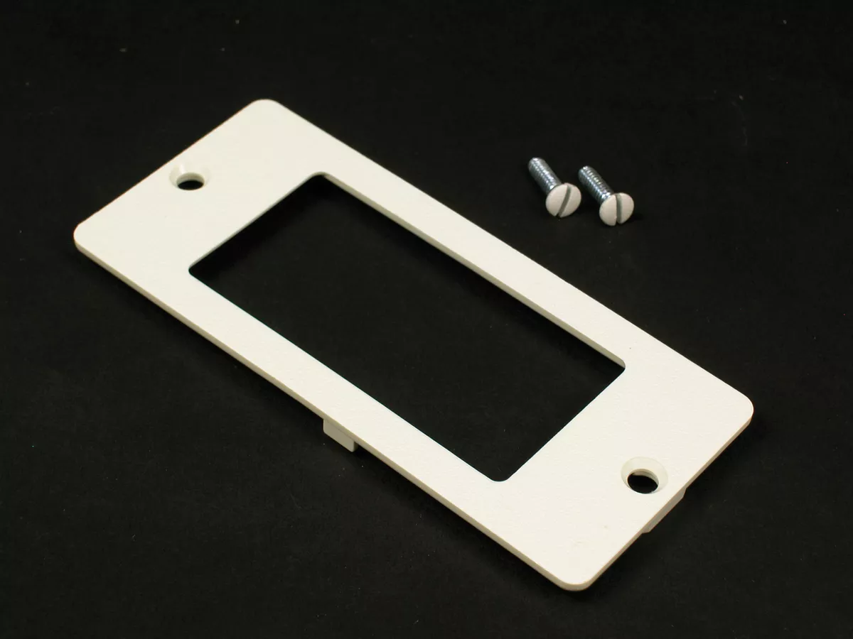 Wiremold 5507R-G Non-Metallic Rectangular Gray Faceplate